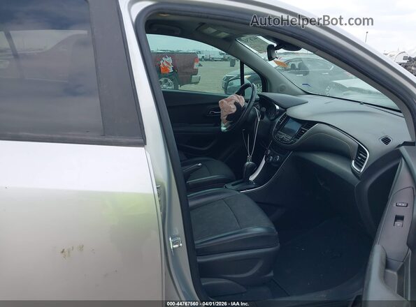 KL7CJLSB5MB334123 2021 CHEVROLET TRAX Silver Սալոնի դիմացի տեսք