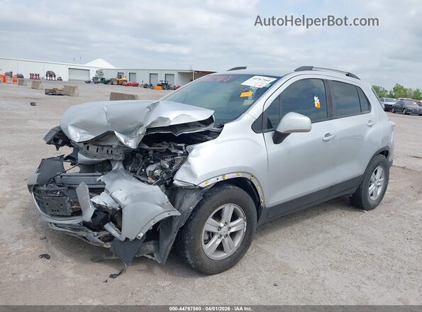 KL7CJLSB5MB334123 2021 CHEVROLET TRAX Silver Առջևի ձախ երեք քառորդ տեսարան