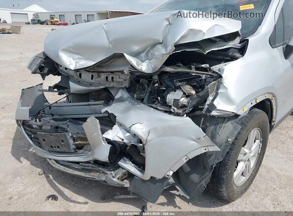 KL7CJLSB5MB334123 2021 CHEVROLET TRAX Silver Դիմացի տեսք