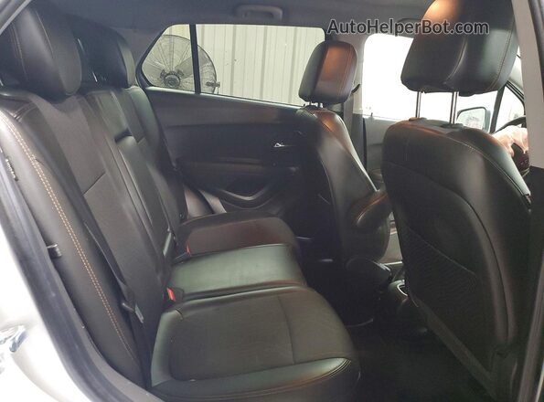 KL7CJLSB7JB634189 2018 CHEVROLET TRAX White Rear seats view