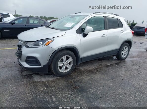 KL7CJLSB9MB323223 2021 CHEVROLET TRAX Silver Առջևի ձախ երեք քառորդ տեսարան