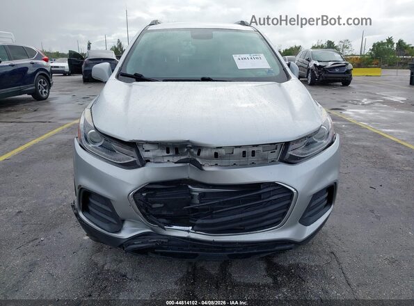 KL7CJLSB9MB323223 2021 CHEVROLET TRAX Silver Դիմացի տեսք