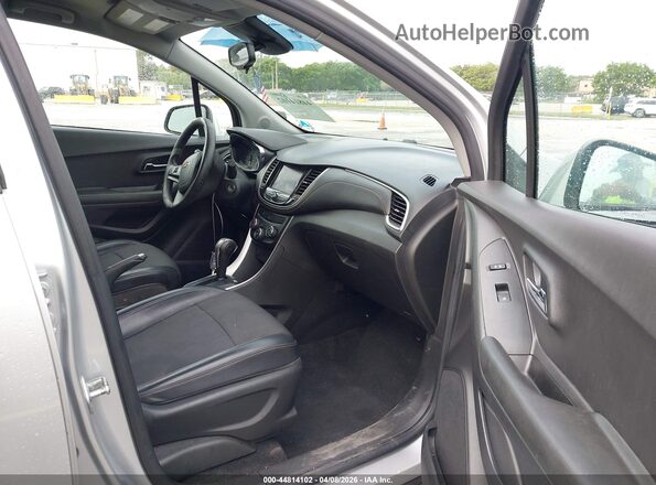 KL7CJLSB9MB323223 2021 CHEVROLET TRAX Silver Սալոնի դիմացի տեսք