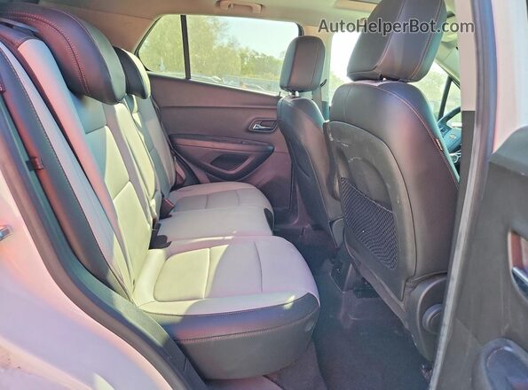 KL7CJMSB8LB339451 2020 CHEVROLET TRAX White Vista interior trasera