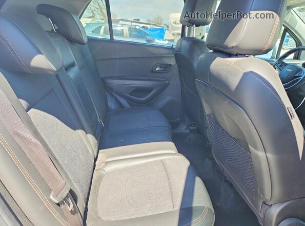 KL7CJPSB4KB781885 2019 CHEVROLET TRAX Серебряный Вид задней части салона