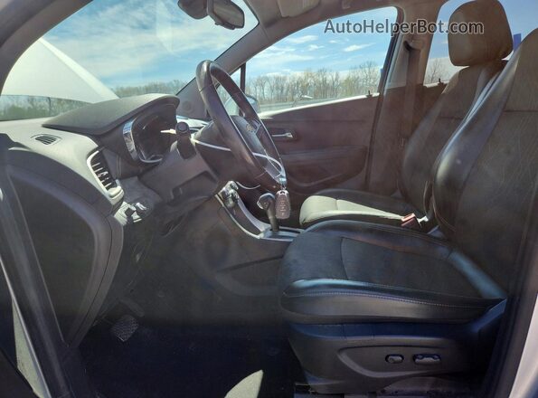 KL7CJPSB4KB781885 2019 CHEVROLET TRAX Серебряный Вид салона спереди