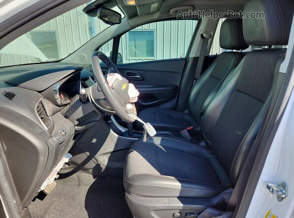 KL7CJPSM2NB543944 2022 CHEVROLET TRAX White Vista interior delantera