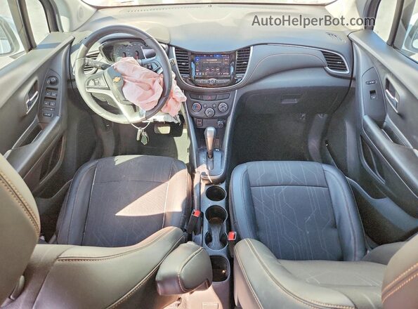 KL7CJPSM2NB543944 2022 CHEVROLET TRAX White Vista del salpicadero