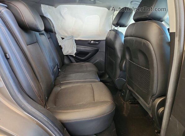 KL7CJPSM7NB520840 2022 CHEVROLET TRAX Gray Widok wnętrza z tyłu