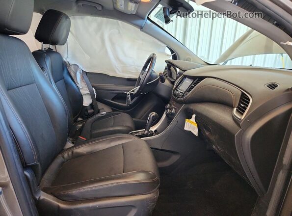 KL7CJPSM7NB520840 2022 CHEVROLET TRAX Gray Widok wnętrza z przodu
