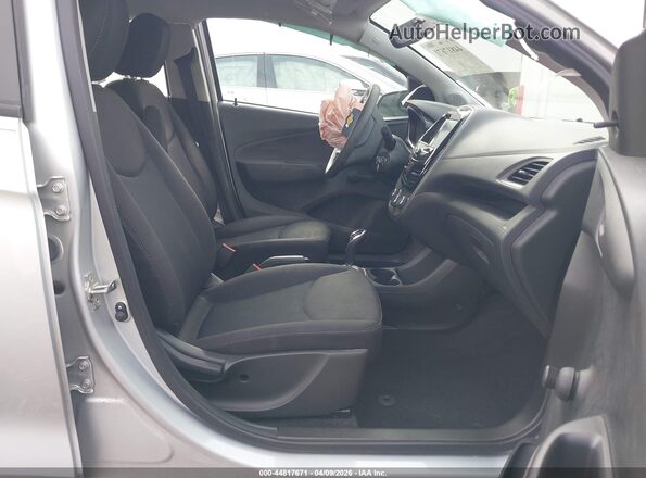 KL8CB6SA2KC742068 2019 CHEVROLET SPARK Silver Вид салону спереду