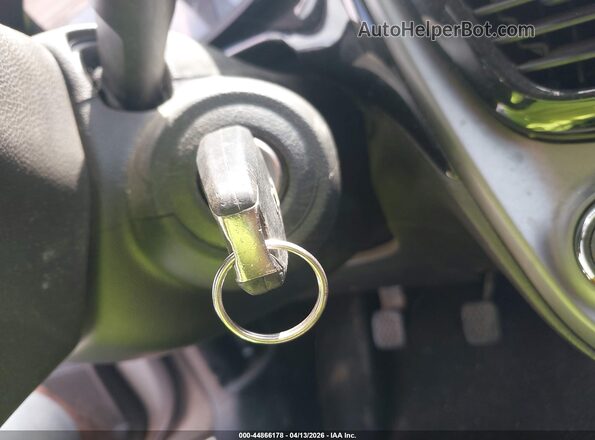 KL8CC6SA4KC800422 2019 CHEVROLET SPARK Кремовый Вид панели приборов