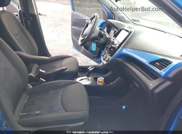 KL8CD6SA1HC838566 2017 CHEVROLET SPARK Blue Vista interior delantera