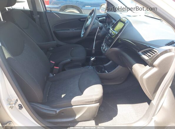 KL8CD6SA2KC731369 2019 CHEVROLET SPARK Кремовый Вид салона спереди