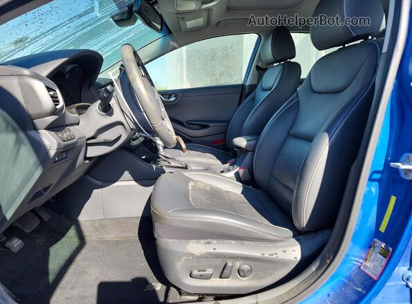 KMHC05LC0JU097688 2018 HYUNDAI IONIQ Blue Front interior view