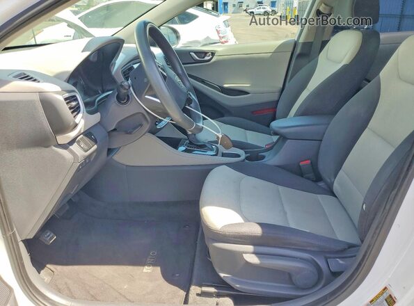 KMHC65LC0HU049570 2017 HYUNDAI IONIQ White Front interior view