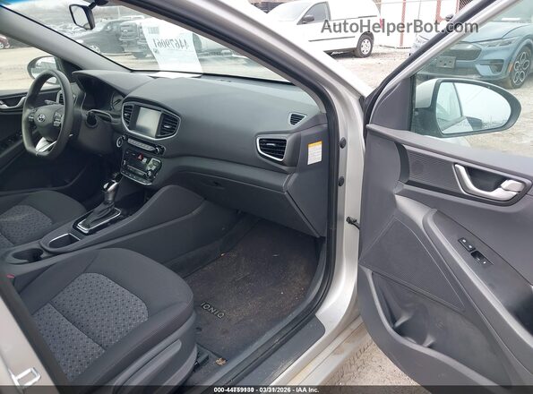 KMHC65LC3JU100307 2018 HYUNDAI IONIQ HYBRID Silver Սալոնի դիմացի տեսք