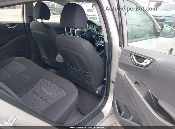 KMHC65LC3JU100307 2018 HYUNDAI IONIQ HYBRID Silver VIN կոդի պիտակի տեսք