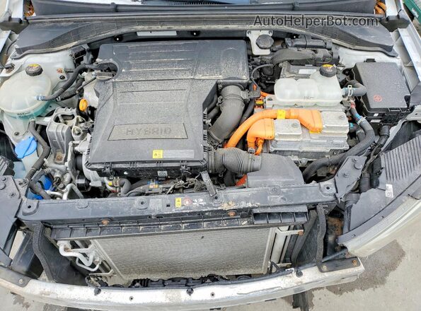 KMHC65LC4JU075627 2018 HYUNDAI IONIQ Silver Widok wnętrza z tyłu