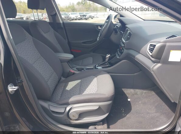 KMHC65LC7JU075363 2018 HYUNDAI IONIQ HYBRID Черный Вид салона спереди
