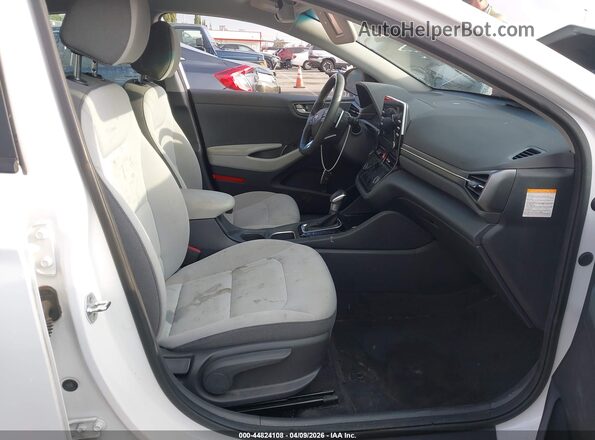 KMHC65LD2NU283469 2022 HYUNDAI IONIQ PLUG-IN HYBRID Белый Вид салона спереди