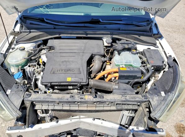 KMHC75LC3HU028113 2017 HYUNDAI IONIQ White Vista interior trasera