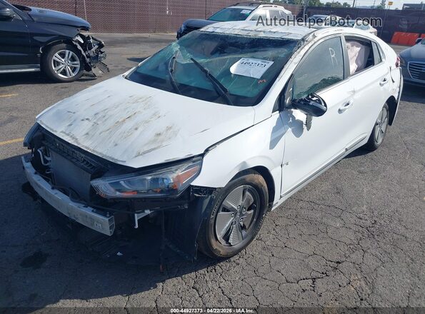 KMHC75LC6LU231456 2020 HYUNDAI IONIQ HYBRID White Առջևի ձախ երեք քառորդ տեսարան