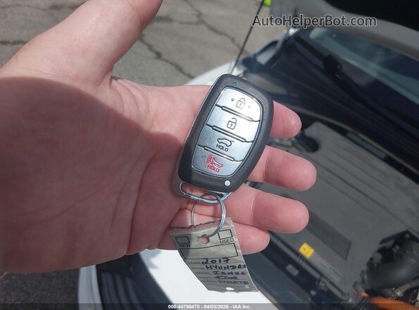 KMHC75LC8HU040595 2017 HYUNDAI IONIQ HYBRID White Вид панелі приладів