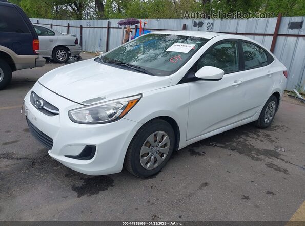 KMHCT4AE0HU219384 2017 HYUNDAI ACCENT White Przód lewy