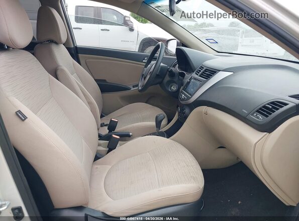 KMHCT4AE6GU075600 2016 HYUNDAI ACCENT Silver Вид салону спереду