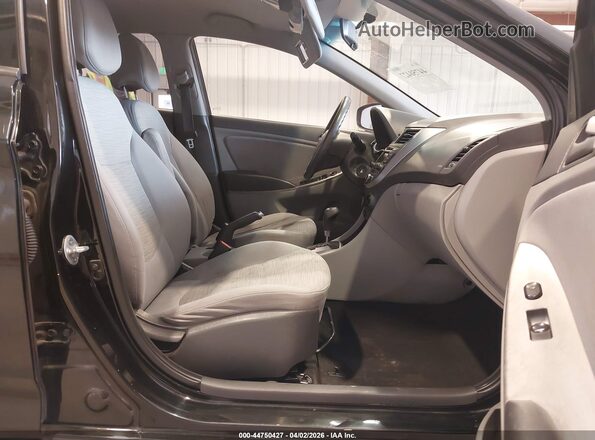 KMHCT4AE9GU098773 2016 HYUNDAI ACCENT Black Вид салону спереду