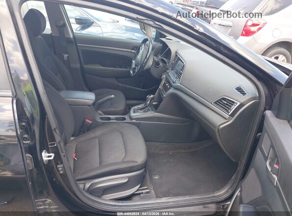 KMHD84LF6HU433095 2017 HYUNDAI ELANTRA Black Widok wnętrza z przodu