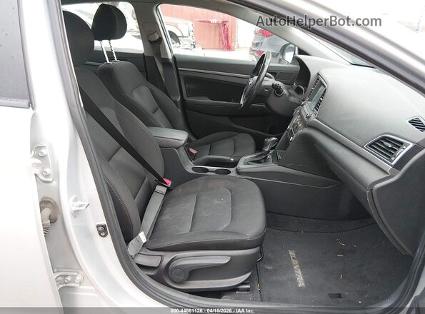 KMHD84LF9JU505381 2018 HYUNDAI ELANTRA Silver Widok wnętrza z przodu