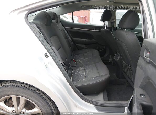 KMHD84LF9JU505381 2018 HYUNDAI ELANTRA Silver Widok tylnych siedzeń