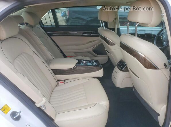 KMHG34JA3HU024717 2017 GENESIS G90 White Widok tylnych siedzeń