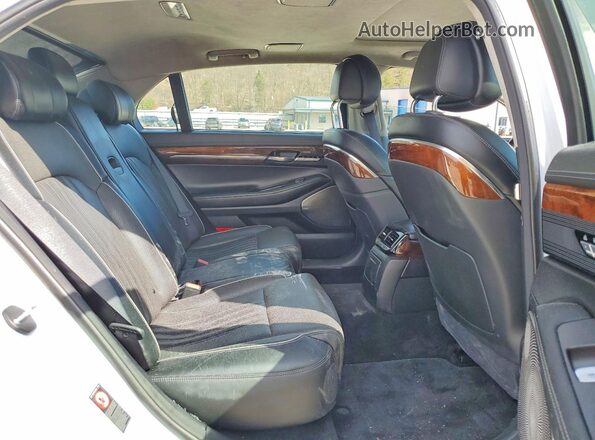 KMHG54JH0HU024892 2017 GENESIS G90 White Հետևի նստատեղերի տեսք