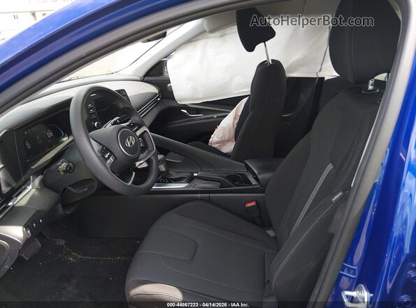 KMHLL4DG3SU857701 2025 HYUNDAI ELANTRA Синий Вид салона спереди