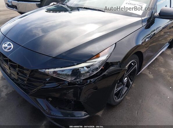 KMHLR4AF8PU553023 2023 HYUNDAI ELANTRA Black Widok z przodu