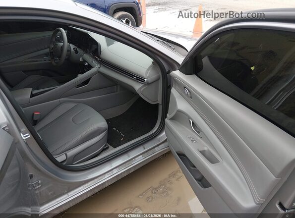 KMHLS4DG2SU990579 2025 HYUNDAI ELANTRA Silver Vista interior delantera