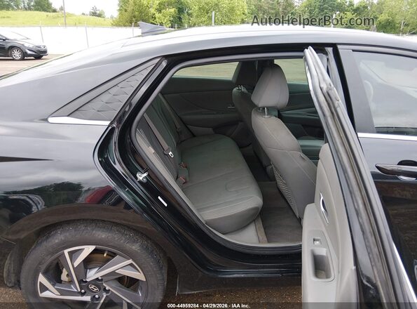 KMHLS4DG4RU717296 2024 HYUNDAI ELANTRA Black Widok naklejki z numerem VIN