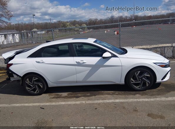 KMHLS4DGXRU699838 2024 HYUNDAI ELANTRA White Вид задньої частини салону