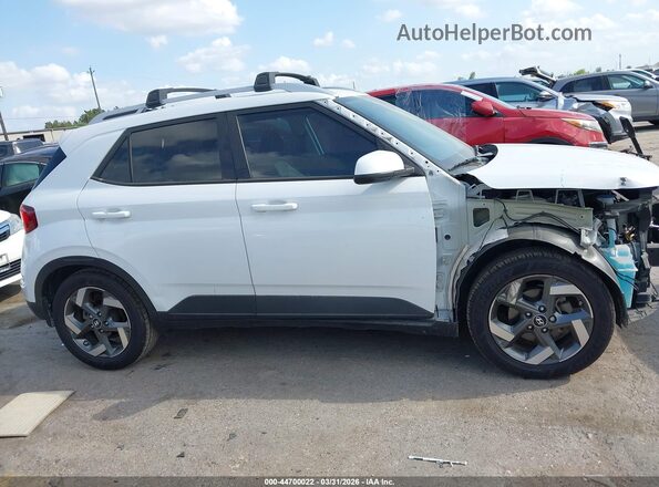 KMHRC8A34NU194324 2022 HYUNDAI VENUE Белый Вид задней части салона