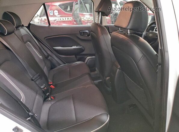 KMHRC8A37PU249173 2023 HYUNDAI VENUE White Vista interior trasera