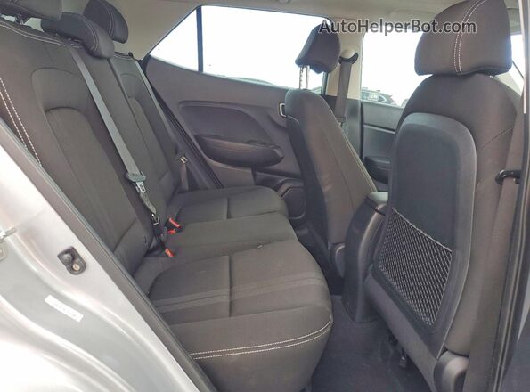 KMHRC8A38LU024285 2020 HYUNDAI VENUE Silver Widok wnętrza z tyłu
