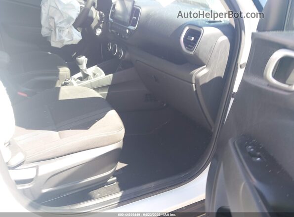 KMHRC8A38LU045363 2020 HYUNDAI VENUE Белый Вид салона спереди