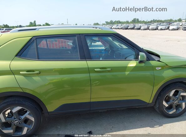 KMHRC8A3XMU082402 2021 HYUNDAI VENUE Green Սալոնի 360 աստիճան տեսք