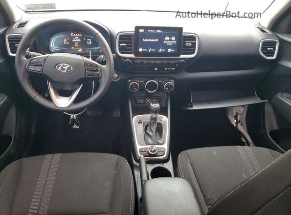KMHRC8A3XTU428589 2026 HYUNDAI VENUE Белый Вид панели приборов