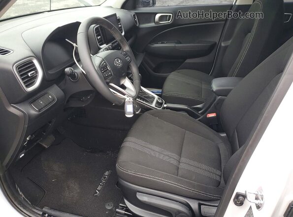 KMHRC8A3XTU428589 2026 HYUNDAI VENUE Белый Вид салона спереди