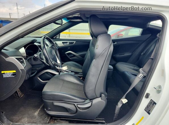 KMHTC6AD0GU256002 2016 HYUNDAI VELOSTER Белый Вид салона спереди