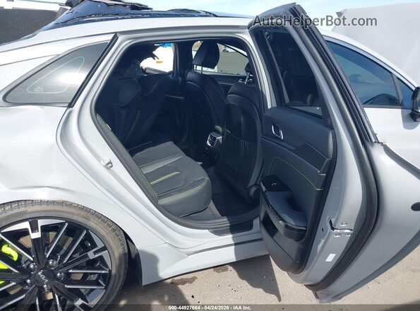 KNAG44J88T5446352 2026 KIA K5 Silver Vista de la etiqueta del VIN